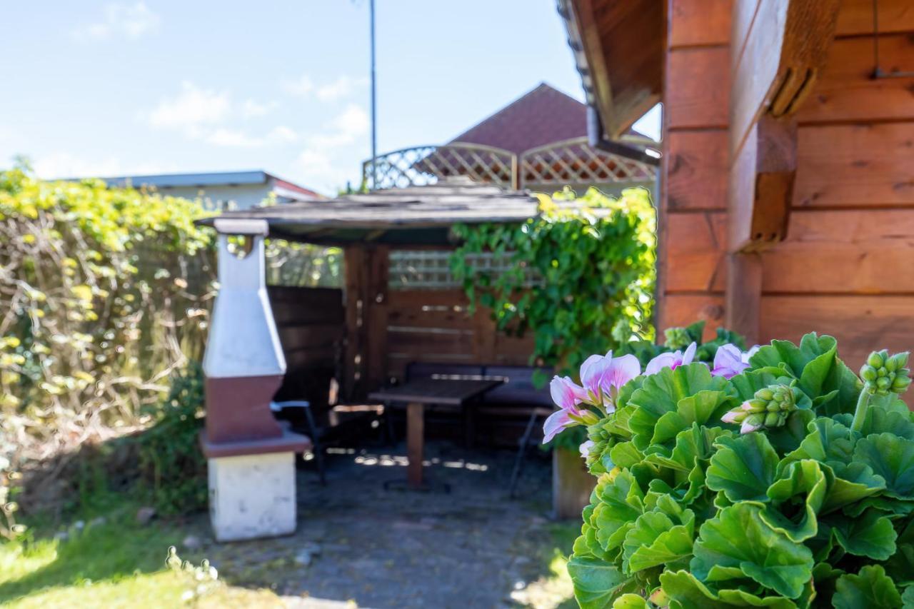 Domki Rekin Podgrzewany Basen Z Brodzikiem Oraz Klimatyzacja Rewal Exterior foto